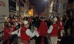 Bursa'da vatandaşları Rumeli ezgileriyle sahura uyandırdılar