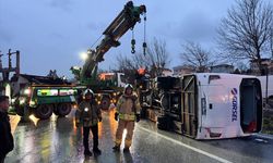 Büyükçekmece'de servis aracının devrilmesi sonucu 1 kişi ölü, 9 kişi yaralandı