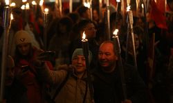 Çanakkale Deniz Zaferi'nin 111. yıl dönümünde fener alayı düzenlendi