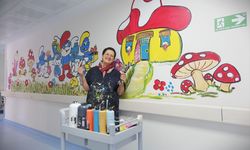 Çocukların moral bulması için hastane duvarlarını resimlerle renklendirdi