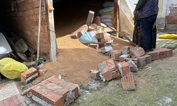 Çorum'da yıkılan duvarın altında kalan 2 kişi yaralandı