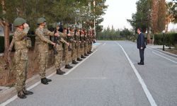 Cumhurbaşkanı Yardımcısı Yılmaz, KKTC'de Mehmetçikle iftar yaptı: