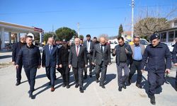 Denizli Valisi Köşger depremin yaşandığı Buldan'da incelemelerde bulundu: