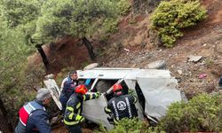 Denizli'de otomobilin uçuruma devrildiği kazada 1 kişi öldü, 1 kişi yaralandı