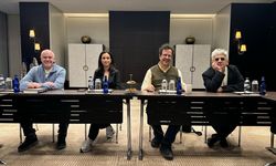 'Devlerin Savaşı' iki orkestra şefinin rekabetini tiyatro sahnesine taşıyor