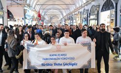 Down sendromlu bireyler Kapalıçarşı'da farkındalık yürüyüşü yaptı