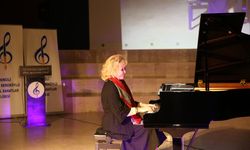 Dünyaca ünlü piyanist Gülsin Onay Denizli'de öğrencilerle buluştu