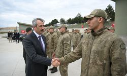 Edirne Valisi Sezer, sınır karakolundaki Mehmetçikle bayramlaştı