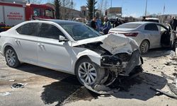 Elazığ'da iki otomobilin çarpıştığı kazada 6 kişi yaralandı