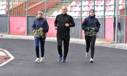 Emekli olduktan sonra başladığı atletizmde başarıdan başarıya koşuyor