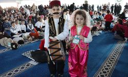 Erzincan'da anaokulu öğrencileri için davul ve maniler eşliğinde sahur etkinliği düzenlendi