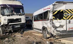Eskişehir'de 5 aracın karıştığı zincirleme trafik kazasında 12 kişi yaralandı