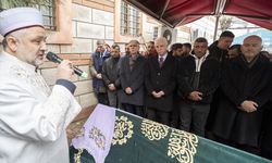 Fatih'te 2 binanın çökmesi sonucu hayatını kaybeden kadının cenazesi toprağa verildi