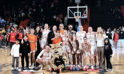 FIBA Kadınlar Avrupa Kupası yarı final rövanş maçında ÇİMSA ÇBK Mersin, sahasında Fransa'nın BLMA ekibini 86-60 yenerek finale yükseldi.