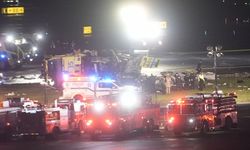 GÜNCELLEME - ABD'nin New York kentinde uçak, havalimanına inişi sırasında itfaiye aracına çarptı