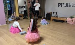 Gündüz hafriyatla, akşam sanatla ilgileniyor