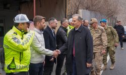 Hakkari Valisi Taşyapan, emniyet ve jandarma personeliyle bayramlaştı