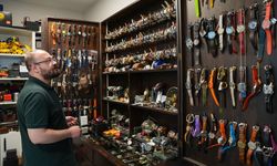 Hassas ameliyatlara saat tamir ederek hazırlanıyor