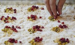 Hurma bu kez ramazanın vazgeçilmezi güllacı tatlandırdı