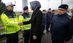 İçişleri Bakan Yardımcısı Yiğitbaşı ve Jandarma Genel Komutanı Orgeneral Çardakcı sürücülerle bayramlaştı