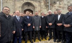 İçişleri Bakanı Çiftçi ile Milli Eğitim Bakanı Tekin, bayram namazını Erzurum'da kıldı