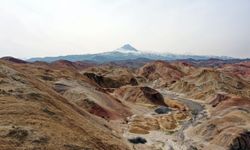 Iğdır'daki Gökkuşağı Tepeleri'nde ilkbahar güzelliği