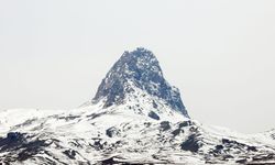 Iğdır'daki Tekelti Dağı beyaz örtüyle kaplandı