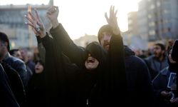 İran'da Hamaney'in ölümünün ardından gösteriler düzenlendi