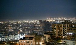İsrail ordusu zorla göç emri yayımladığı Lübnan'ın başkenti Beyrut'un Dahiye bölgesini bombaladı