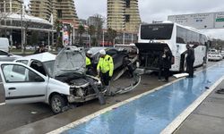 İstanbul'da 3 aracın karıştığı kazada 1'i ağır 3 kişi yaralandı