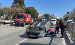 İstanbul'da bariyere çarpıp ters dönen aracın sürücüsü yaralandı