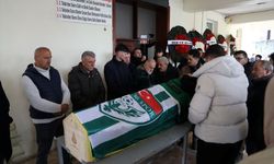 İstanbul'da silahlı saldırıda ölen futbolcunun cenazesi Sakarya'da toprağa verildi