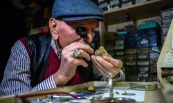 İstanbul'un 'İskele Arif Usta'sı 58 yıldır zamanı tamir ediyor