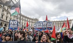 İtalya'da 'Savaşa hayır, referandumda hayır' yürüyüşü düzenlendi