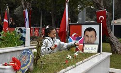 İzmir'de şehit aileleri arife günü yakınlarının mezarını ziyaret etti