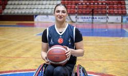 İzmirli kadın sporcu, sakatlık sonrası tekerlekli sandalyeyle spora döndü