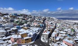 Kayseri'nin beyaza bürünen 'renkli evler'i dronla görüntülendi