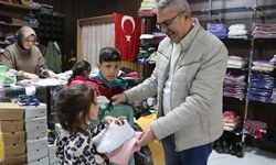 Kilis'teki ihtiyaç sahibi çocuklar bayramlıklarını 'mağaza'dan seçerek aldı