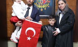 Kırklareli'nde 3 yaşındaki Gülsu'nun okuduğu 'Bayrak' şiiri sosyal medyada milyonlara ulaştı