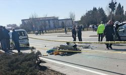 Konya'da hafif ticari araca çarpan motosikletli kurye öldü