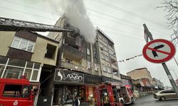 Küçükçekmece'de binada çıkan yangında 5 kişi dumandan etkilendi