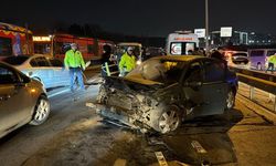 Küçükçekmece'de zincirleme kazada 1 kişi yaralandı