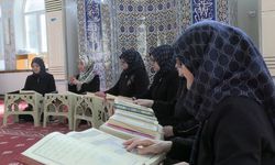 Kütahya'da işitme engelliler işaret diliyle Kur'an-ı Kerim'i hatmetti