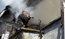 Kütahya'da yangın çıkan 2 katlı ev kullanılamaz hale geldi