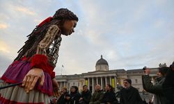 Londra'nın ünlü Trafalgar Meydanı'nda 2 bin kişilik iftar programı düzenlendi