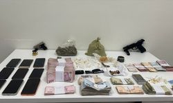 Maltepe'de uyuşturucu operasyonunda yakalanan 5 zanlıdan 2'si tutuklandı