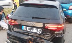 Manisa'da zincirleme trafik kazasında 7 kişi yaralandı