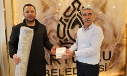 Mardin'de Artuklu Belediyesi, duyarlılık ve sorumluluk gösteren temizlik personelini ödüllendirdi