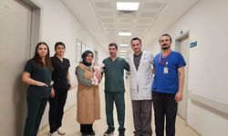 Mardin'de bağırsağı delik olarak dünyaya gelen bebek tedavi edildi