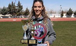 Milli kadın atlet, park ve yollarda yaptığı antrenmanla yarışlara hazırlanıyor